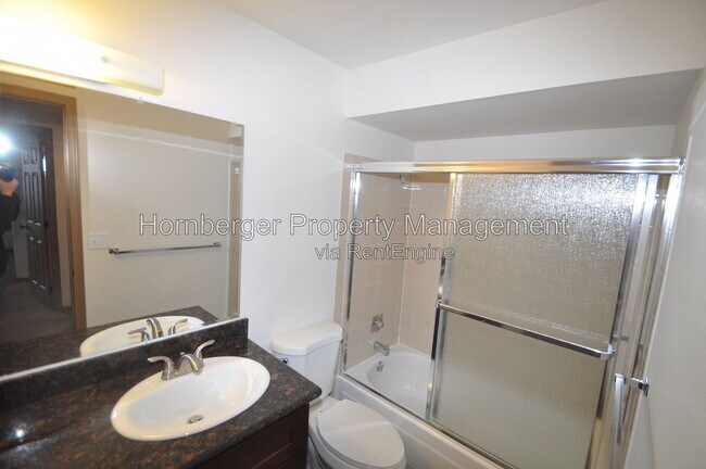 Building Photo - 8705 N Colton St