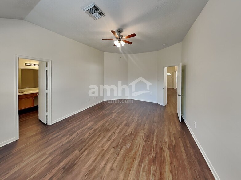 Building Photo - 2750 Hidden Spring Falls Dr