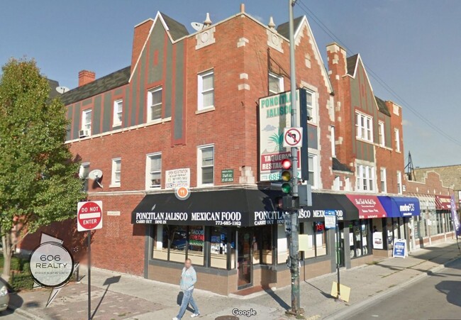 Building Photo - 4454 W Diversey Ave