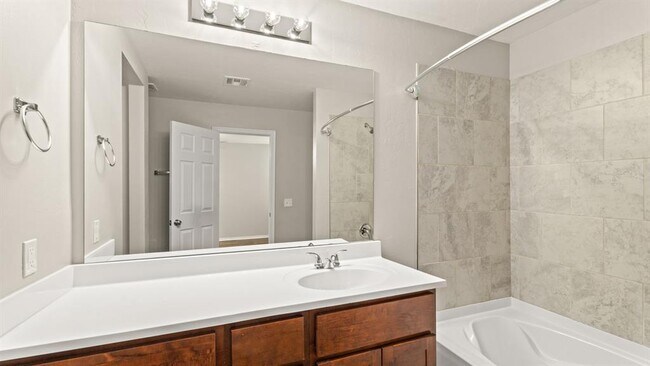 Building Photo - 621 Christian Ln