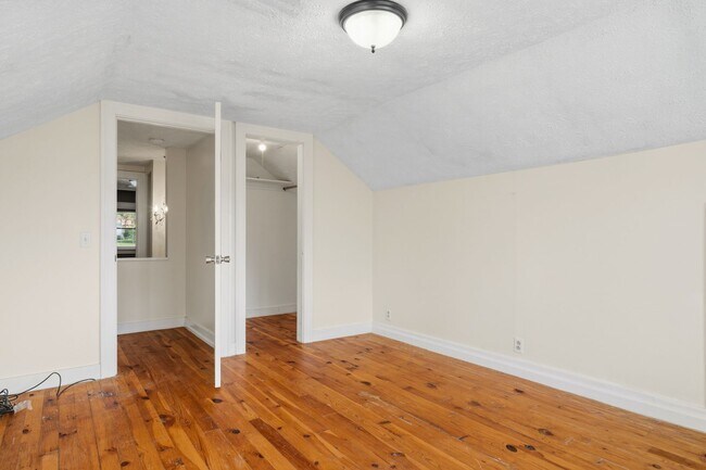 Building Photo - MOVE IN WITH A SECURITY DEPOSIT ALTERNATIVE FROM OBLIGO (for qualified applicants).