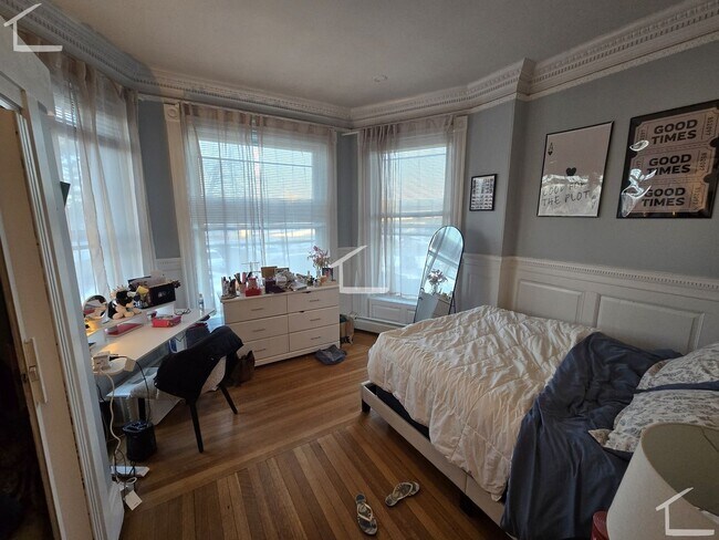 Building Photo - Beautiful 4 Bed/ 2 Bath