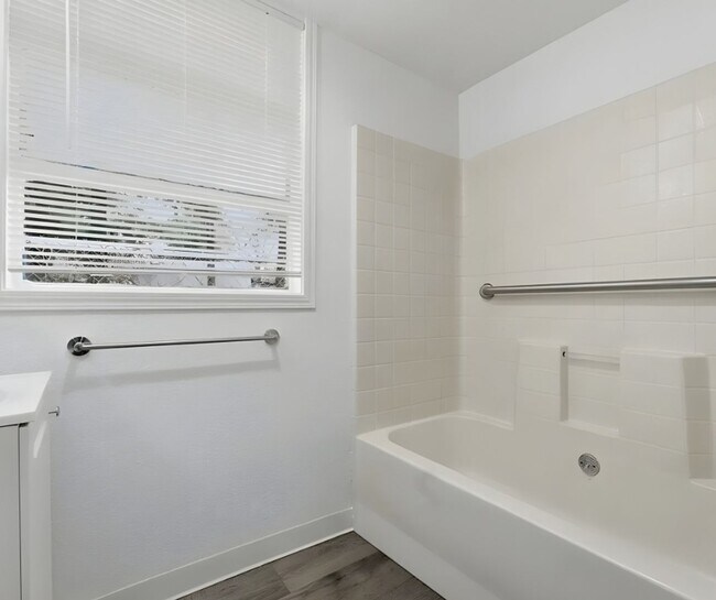 Building Photo - 0125-01