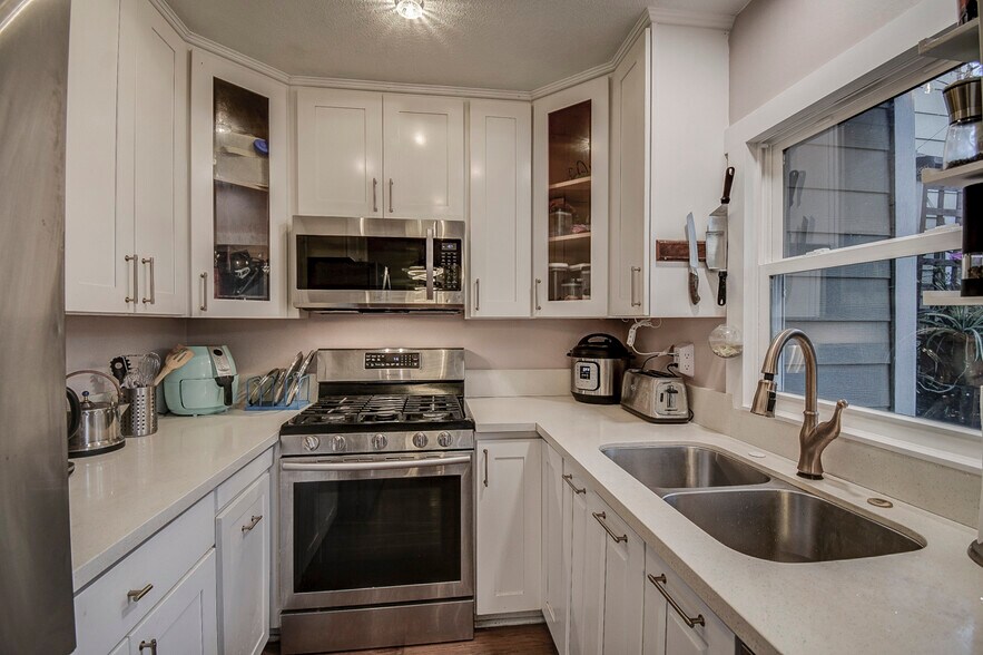 Building Photo - 11 Seamist Ct