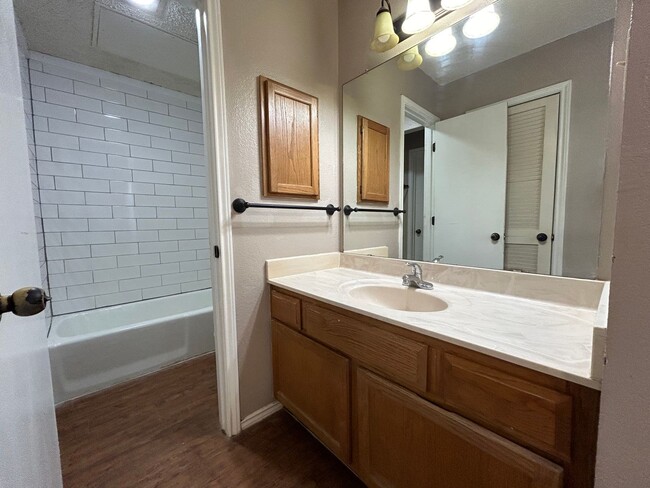 Building Photo - TIMBER RIDGE ONE BEDROOM