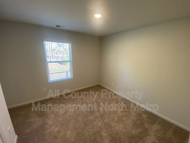 Building Photo - 185 Springwood Ln