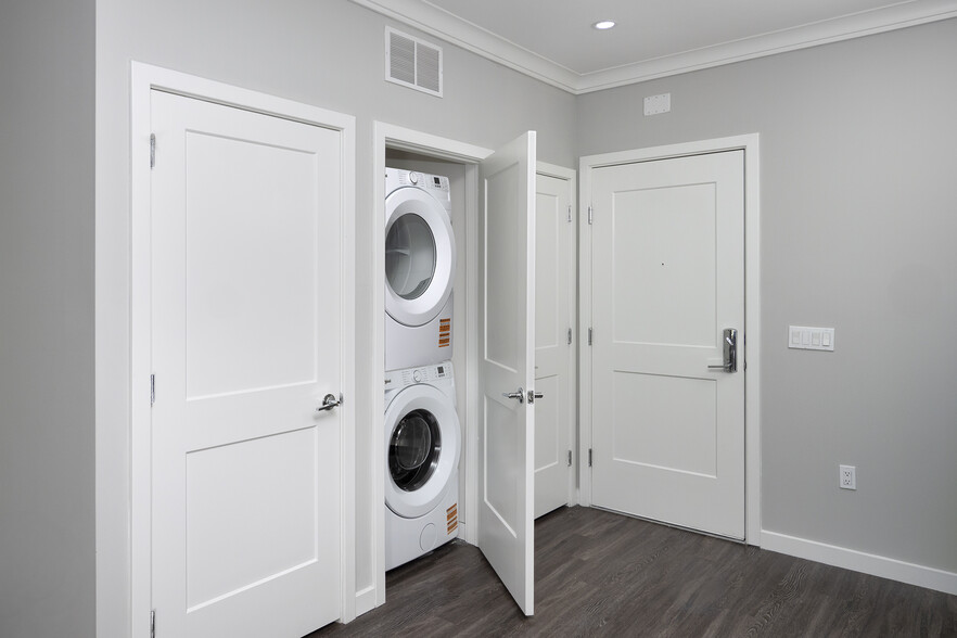 Building Photo - Fairfield Metro at Mineola