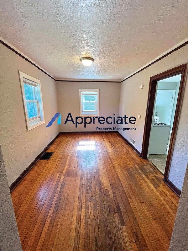 Building Photo - 622 Paris Ct