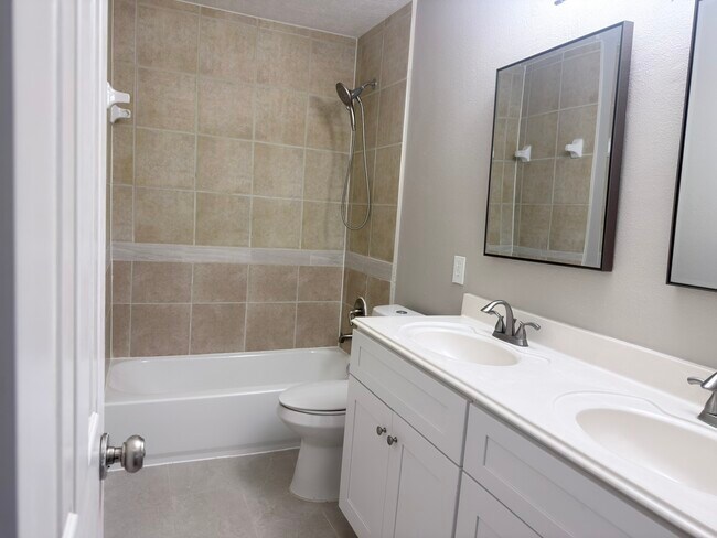 Building Photo - 18006 Barton Ridge Ln