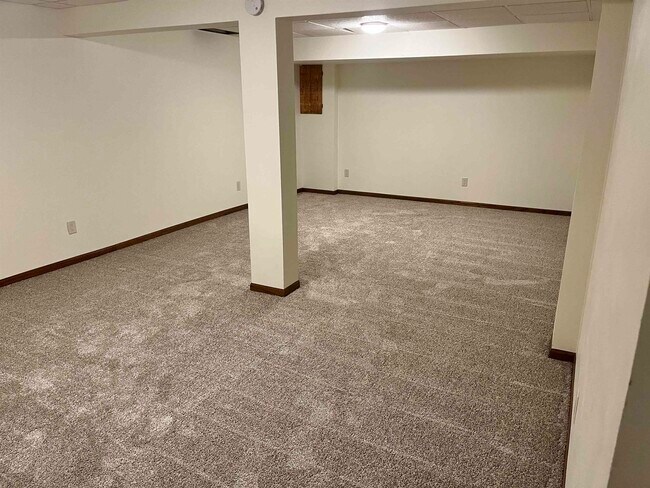 Building Photo - 7002 Longmeadow Rd