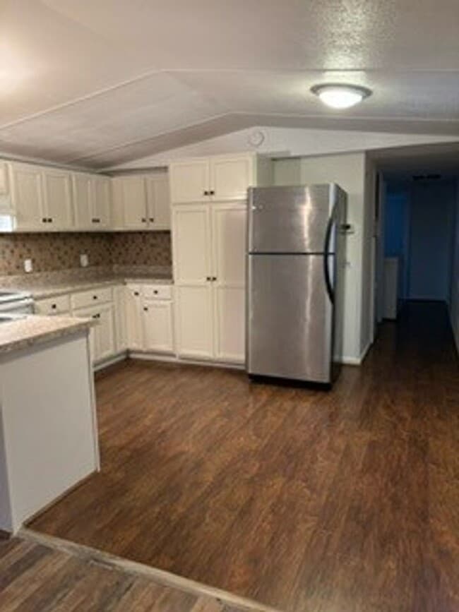 Building Photo - 3 bedroom mobile home
