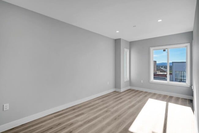 Building Photo - 1640 Taraval St