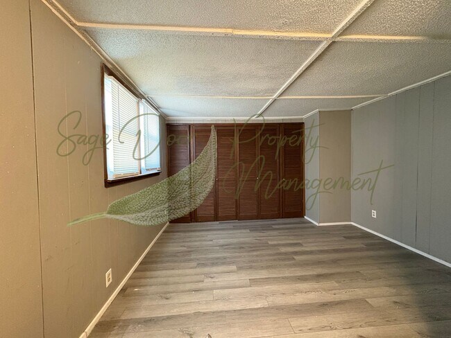 Building Photo - ORIGINAL HARDWOOD FLOORS! 1/2 MONTH OF FRE...