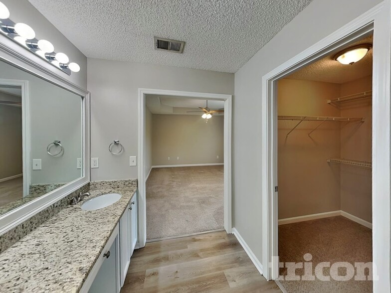 Building Photo - 111 Darbys Run Way