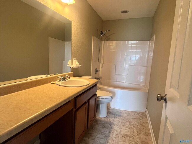 Building Photo - 15281 Tyler Mill Dr