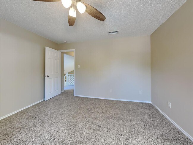Building Photo - 8527 Woodland Willows Dr