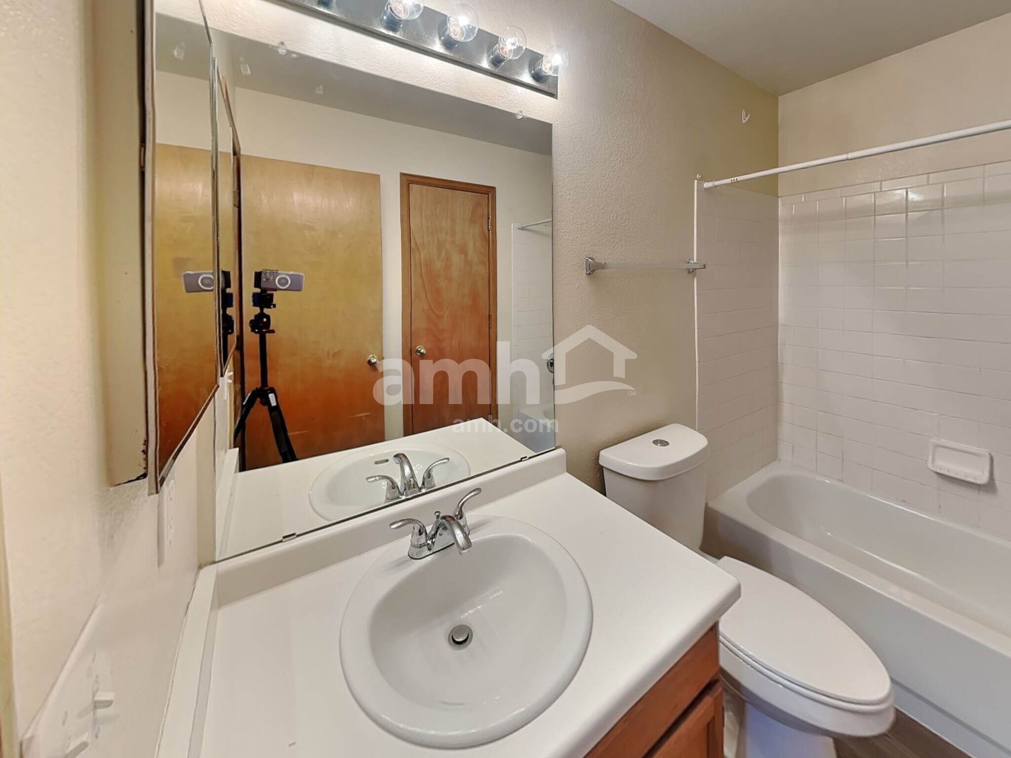 Building Photo - 8952 Cloverleaf Cir