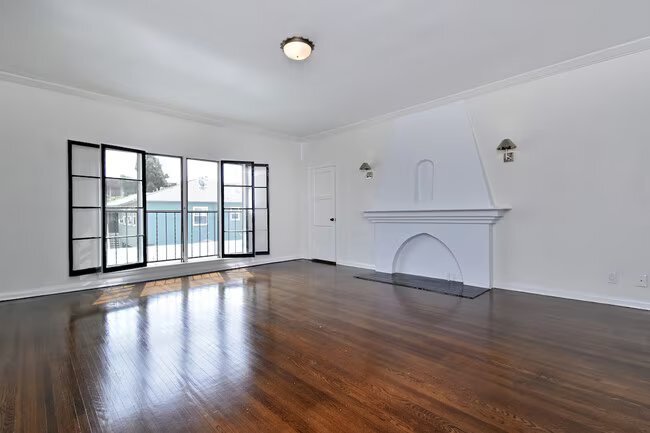 Building Photo - 724 S Genesee Ave