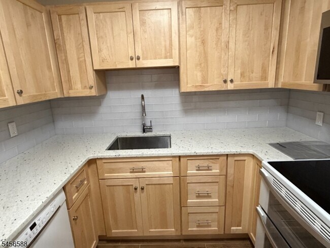 Building Photo - 6 E Blackwell St