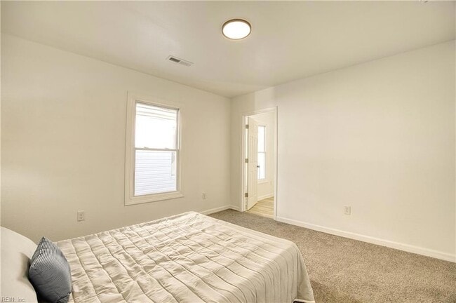 Building Photo - 910 Rugby St