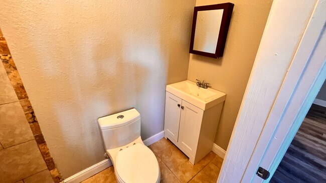 Building Photo - Charming 4 Bedroom, 2 Bathroom Home in Altamonte Springs!!