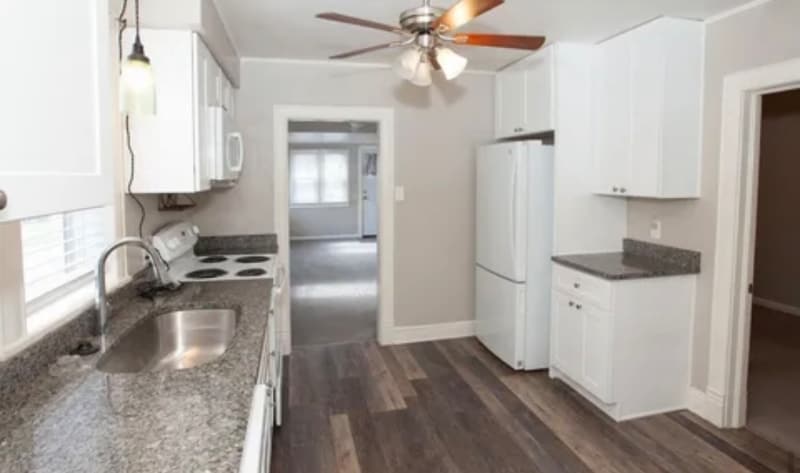 Building Photo - 208 Lincoln St