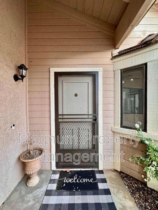 Building Photo - 27776 Spring Meadow Ct