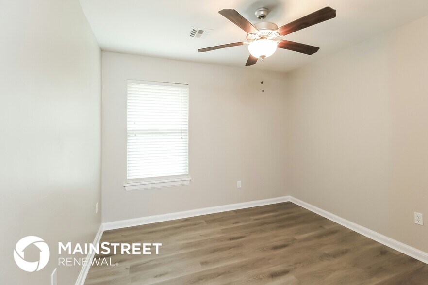 Building Photo - 14505 Park Cir