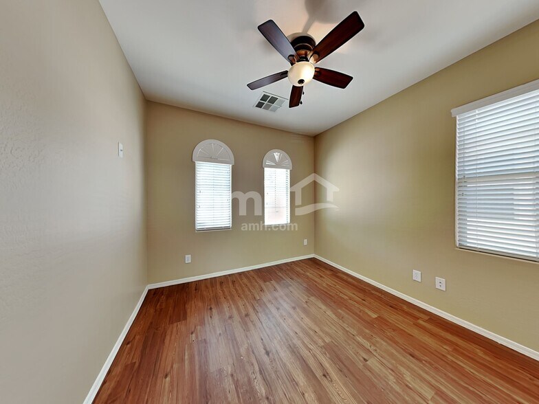 Building Photo - 38549 N Reynosa Dr