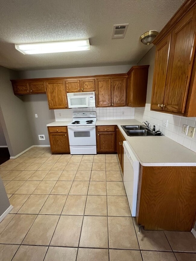 Building Photo - 1825 Wilder Ln