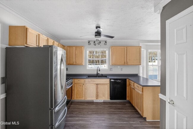 Building Photo - 3 David Ln