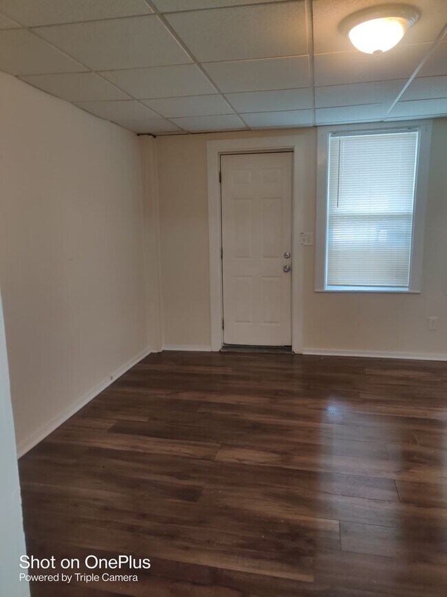 Building Photo - Gilbert Ave