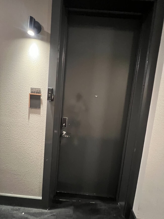 Building Photo - 9127 Research Blvd