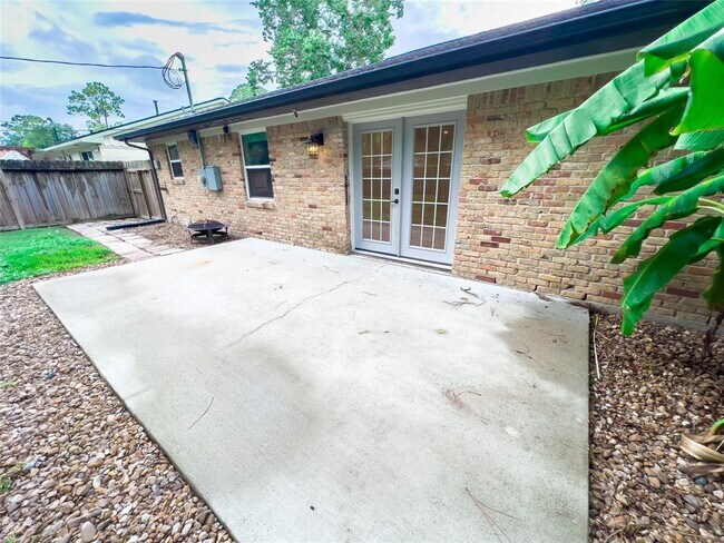 Building Photo - 5923 Dawnridge Dr