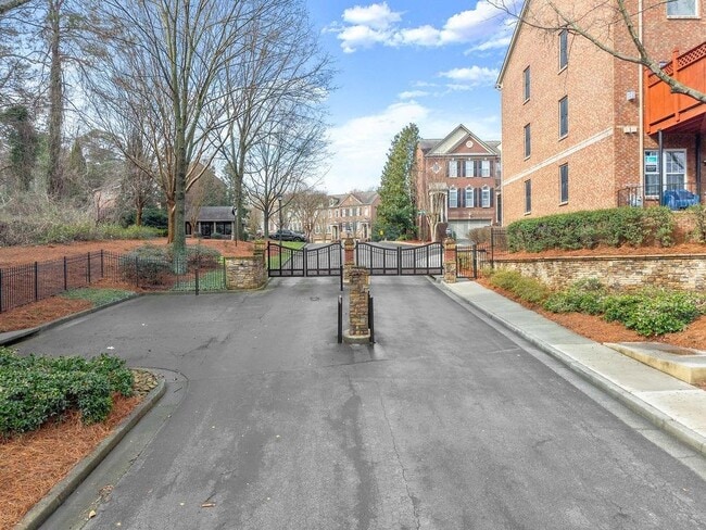 Building Photo - 2876 Overlook Way NE