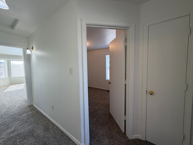 Building Photo - 4 Bedroom Home Available Near Bridge Blvd SW & Unser Blvd SW!