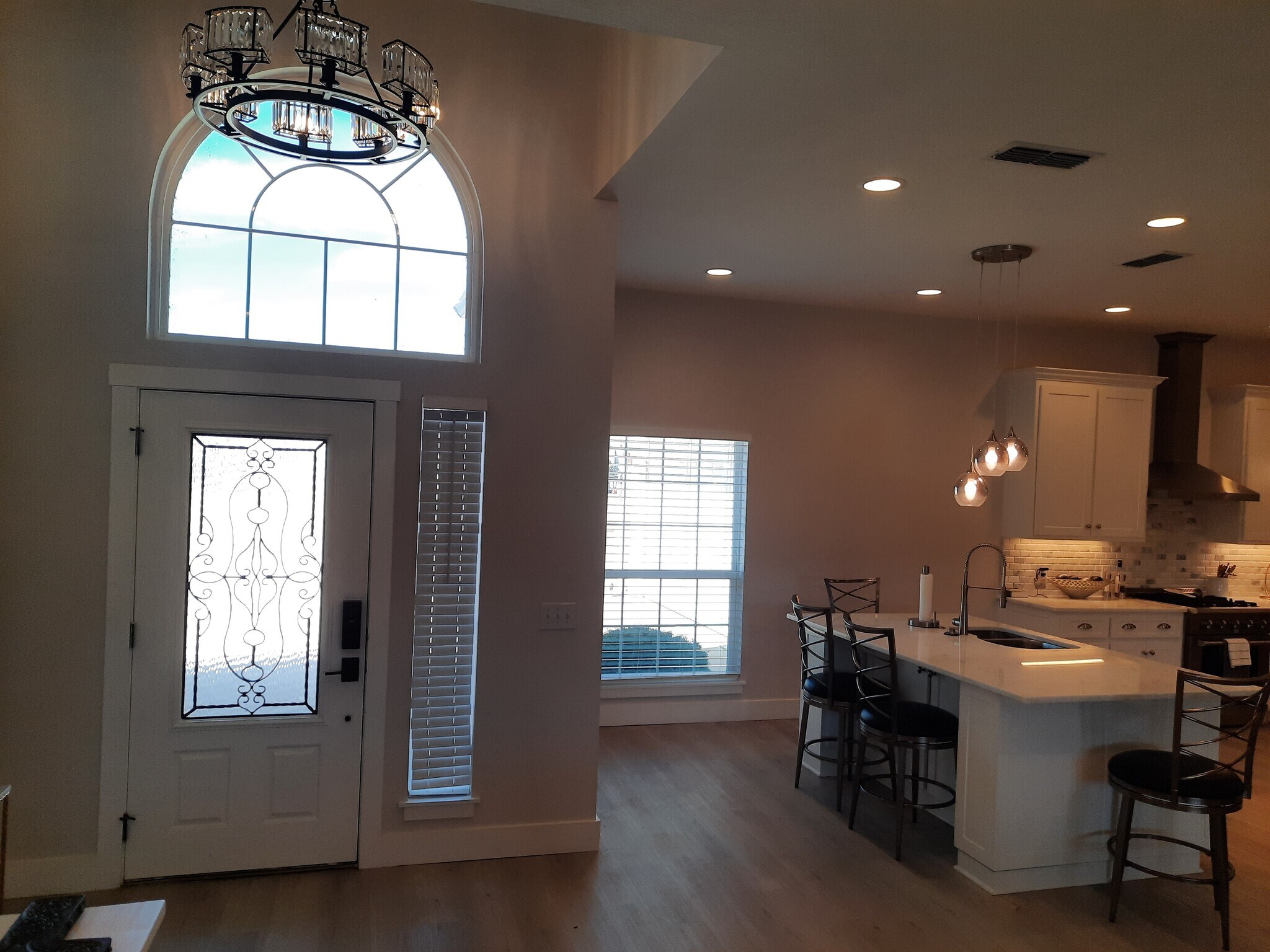 Building Photo - 1735 Woodridge Dr