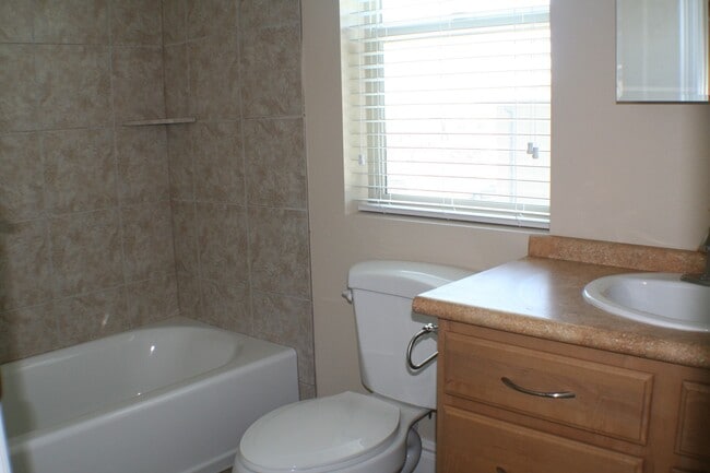 Building Photo - Beautiful Orem home for rent!