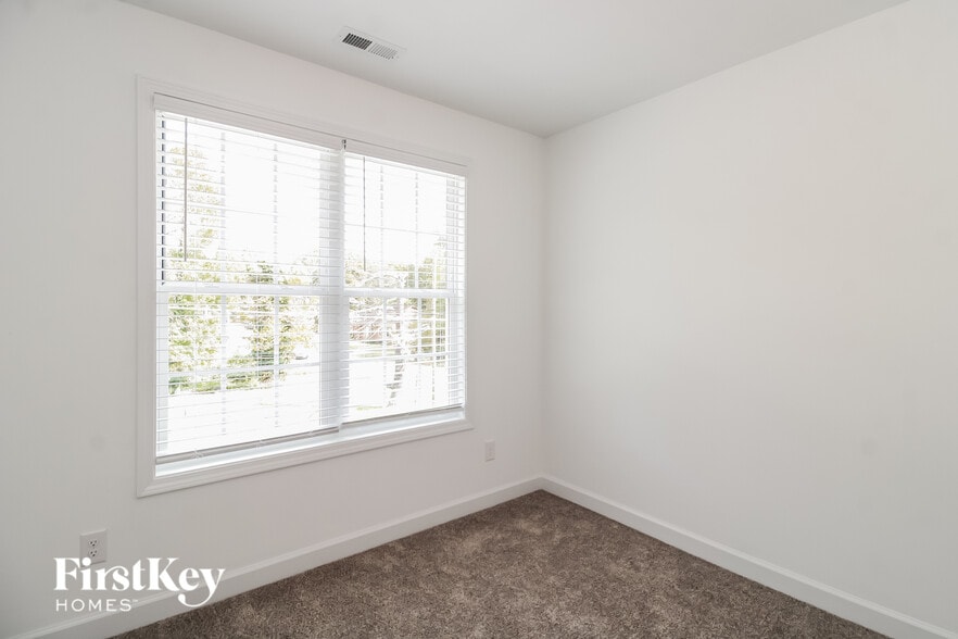 Building Photo - 1818 Yarborough Dr