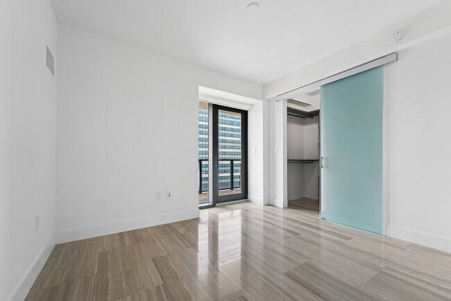 Building Photo - 1451 Brickell Ave