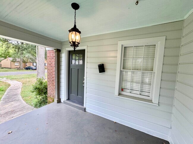 Building Photo - 907 Echles St