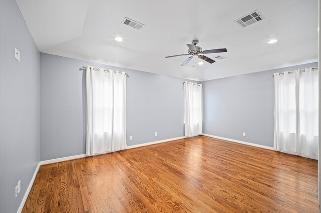 Building Photo - 1526 Adkins Rd