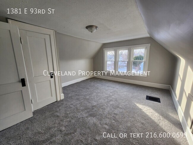 Building Photo - 1381 E 93rd St