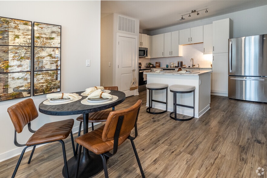 Primary Photo - Vintage Brunswick Apartments