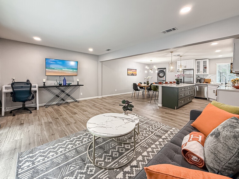 Building Photo - 717 Watson Ave