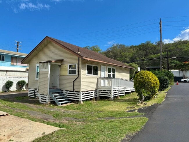 Building Photo - Newly Upgraded 2 Bedroom / 1 Bathroom House in Wailuku! Pet friendly!