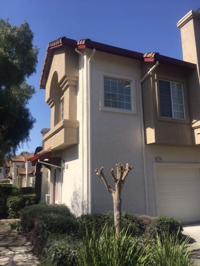 Building Photo - Outstanding 2 bd 2 bth Condo in prime Plea...