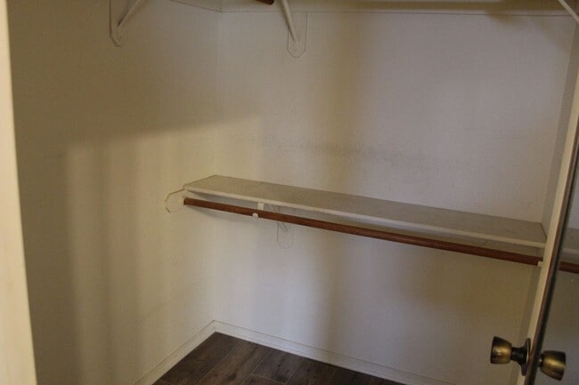 Building Photo - One Bedroom for Rent Southwest Bakersfield Gated Community