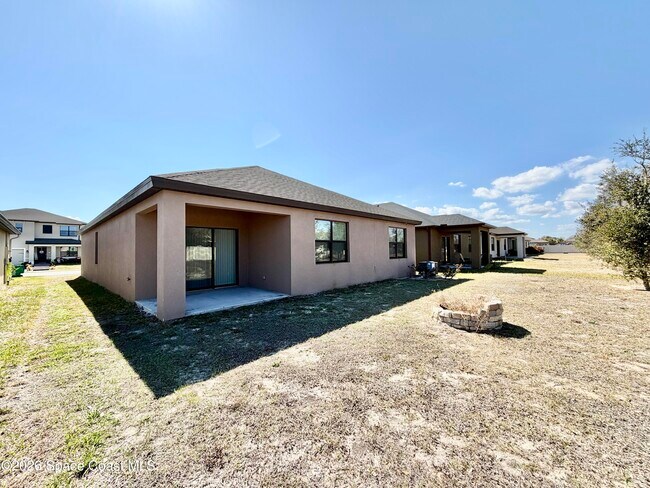 Building Photo - 388 Coyote Dr