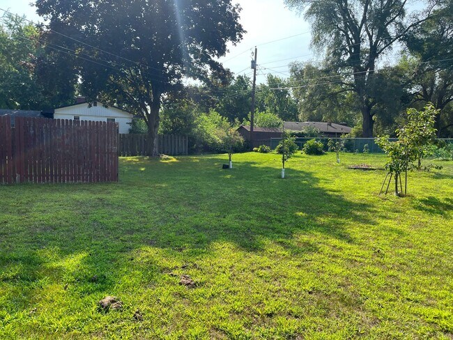 Building Photo - 3-bedroom, 1.5 bathroom unfurnished home in Saint Joseph